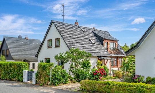 Modern gestaltetes Einfamilienhaus mit wunderschönem Garten in bester Lage